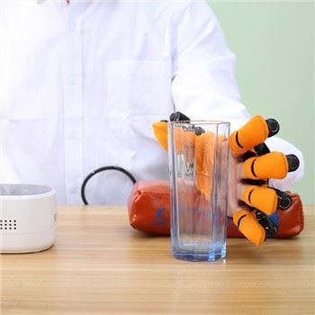 What are the features of a good hand rehabilitation robot?