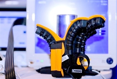 Soft Exoskeleton Gloves vs Rigid Exoskeletons: Why Syrebo Leads in Hand Rehabilitation